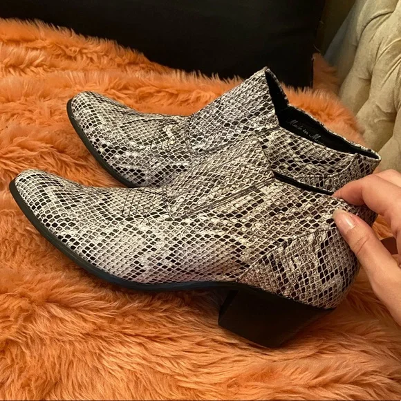 Snake booties - Picture 4 of 4